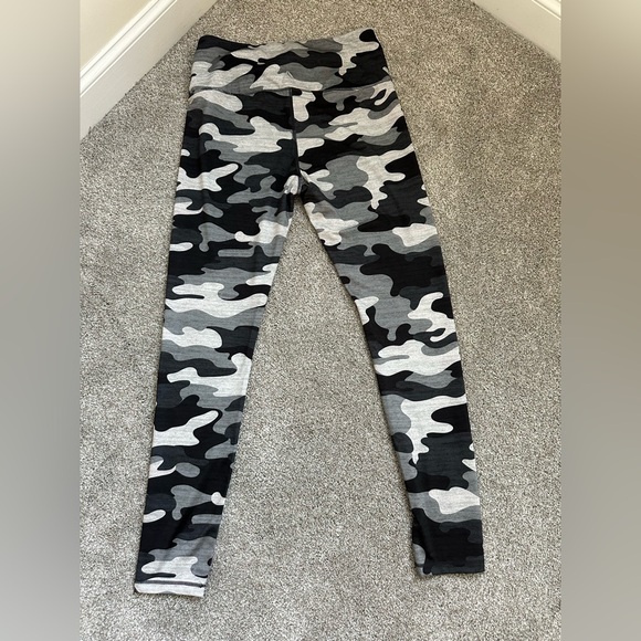 Reebok Gray Camouflage Leggings - Picture 2 of 3